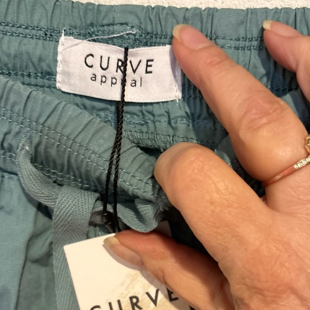 Curve Appeal Women’s cargo shorts green high waist cuff hem size 6 - Picture 6 of 6